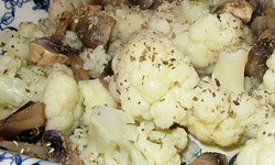 cvetnaja-kapusta-zapechennaja-s-gribami