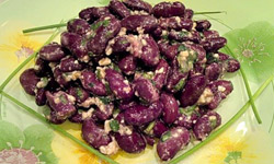 fasol-krasnaja-s-orehovym-sousom