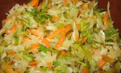 salat-iz-kvashenoj-kapusty-s-orehami