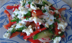 salat-is-ovoschej-i-tvoroga
